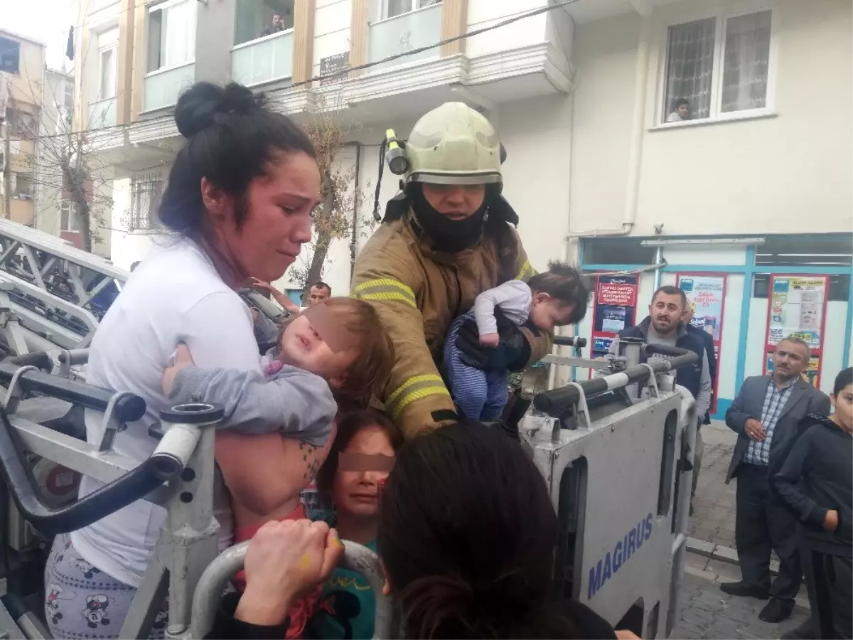 Esenyurt\'ta yangın paniği: Bebekli aileler mahsur kaldı