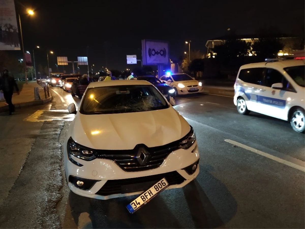 Fatih\'te Çinli çifte otomobil çarptı