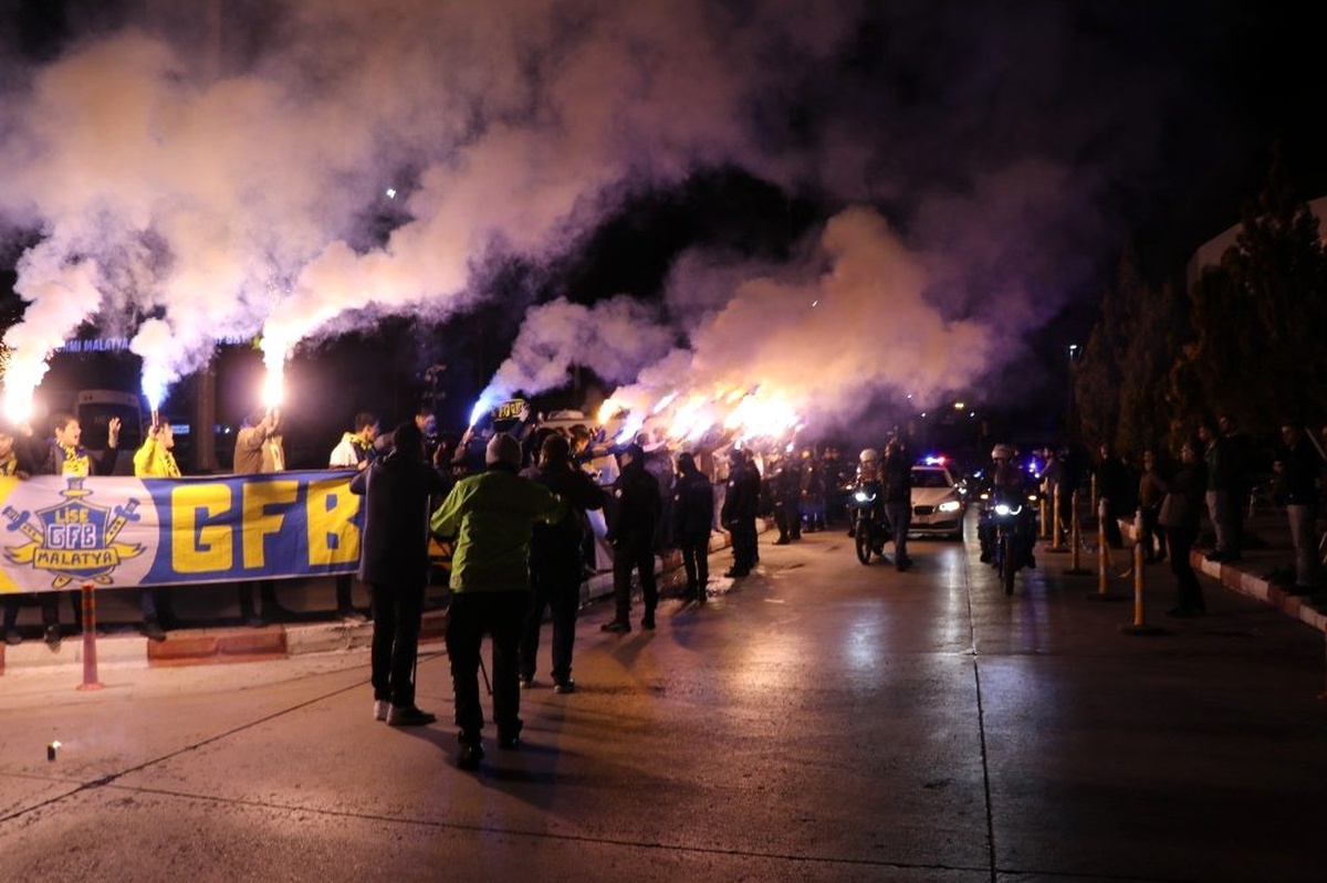 Fenerbahçe\'ye Malatya\'da coşkulu karşılama