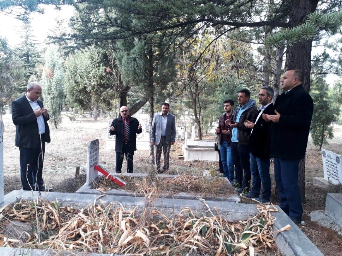 Hisarcık\'ta öğretmenler vefat eden öğretmenlerin mezarlarını ziyaret etti