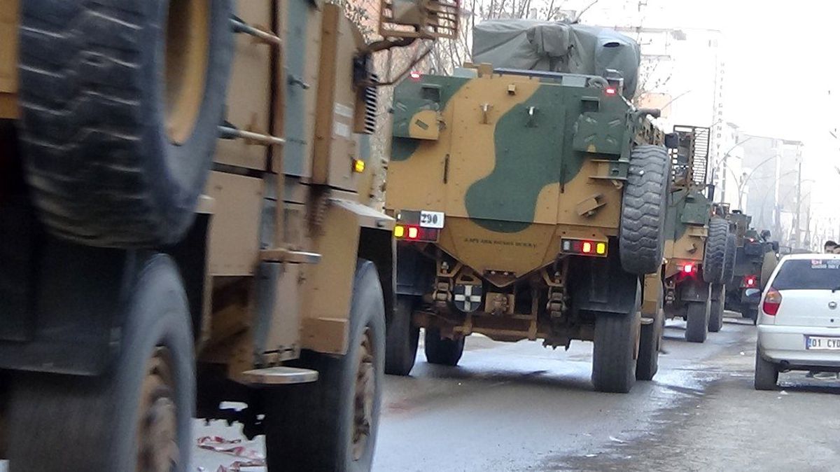 Irak sınırına askeri sevkiyat