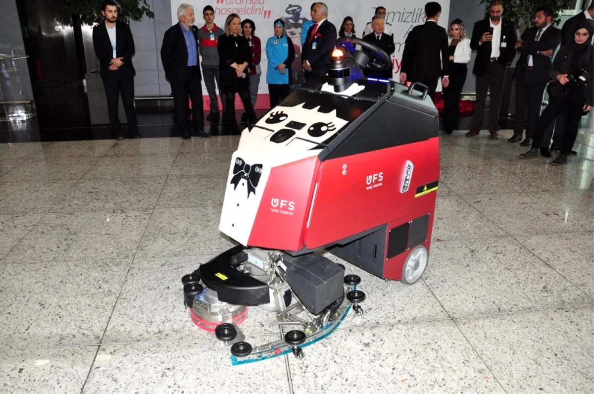 İstanbul Havalimanı\'nda \'insansız temizlik robotu\' dönemi başladı