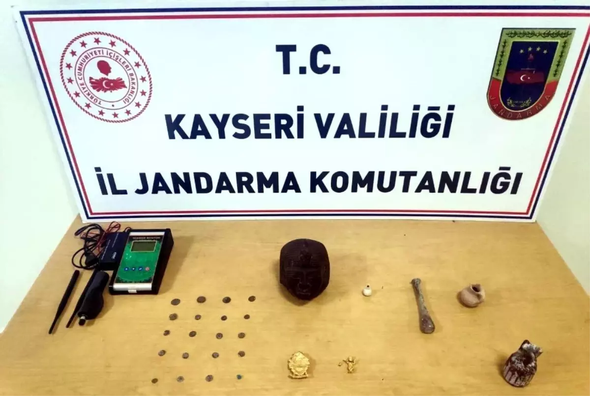 Jandarma ekipleri operasyonla paha biçilemeyen saf altın Hz. İsa heykeli ele geçirdi