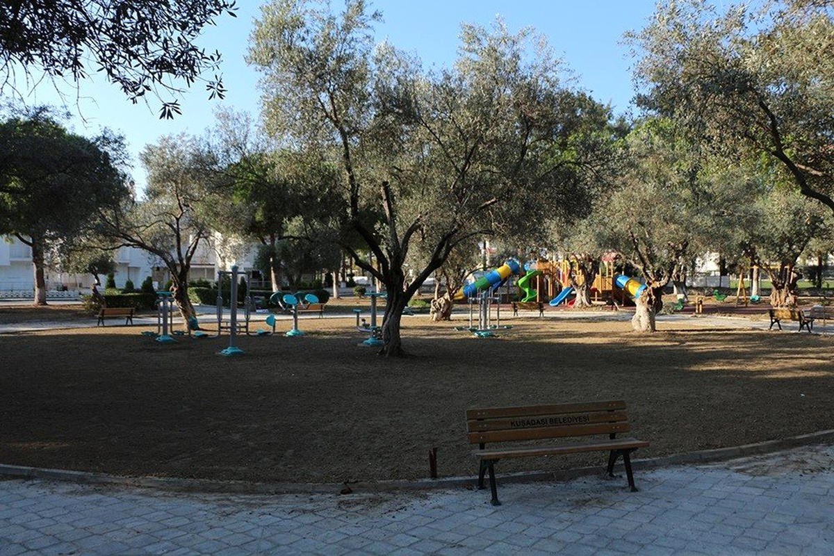 Kuşadası\'na \'9866 metre kare\' yeşil alan