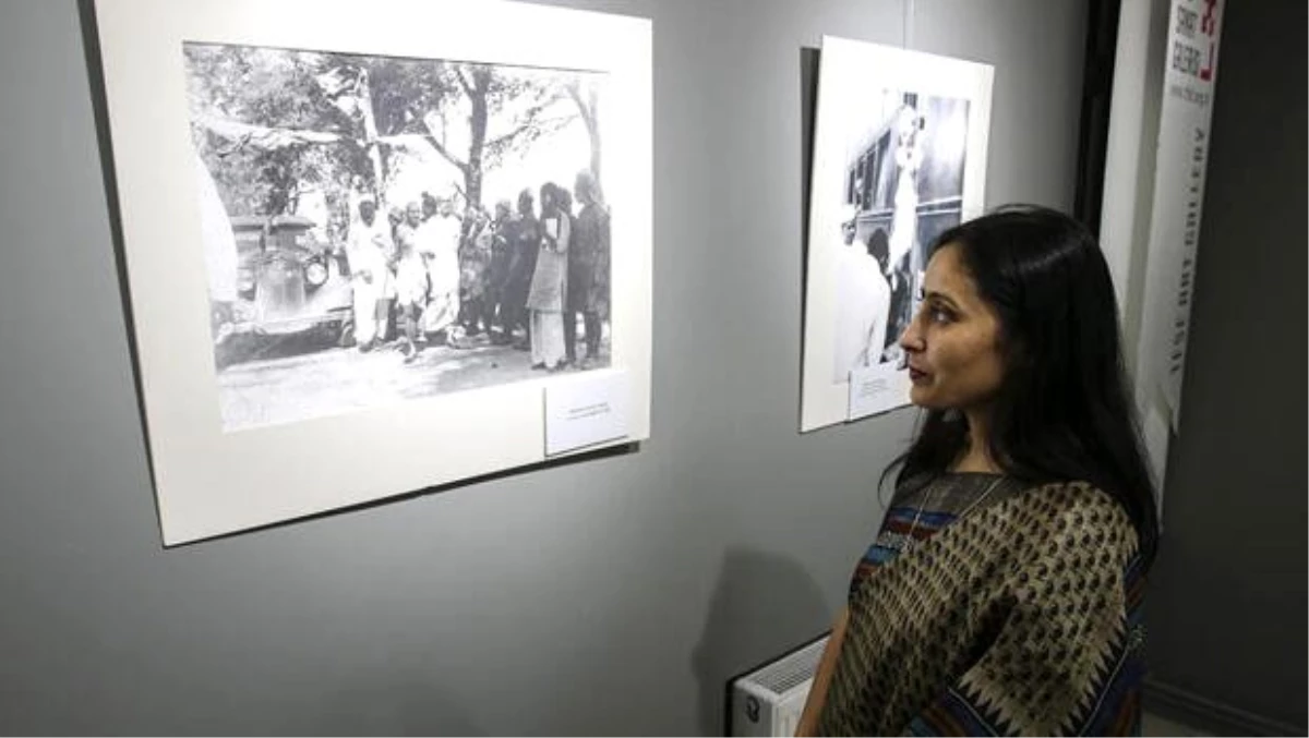 Mahatma Gandhi\'nin nadir fotoğrafları sergileniyor