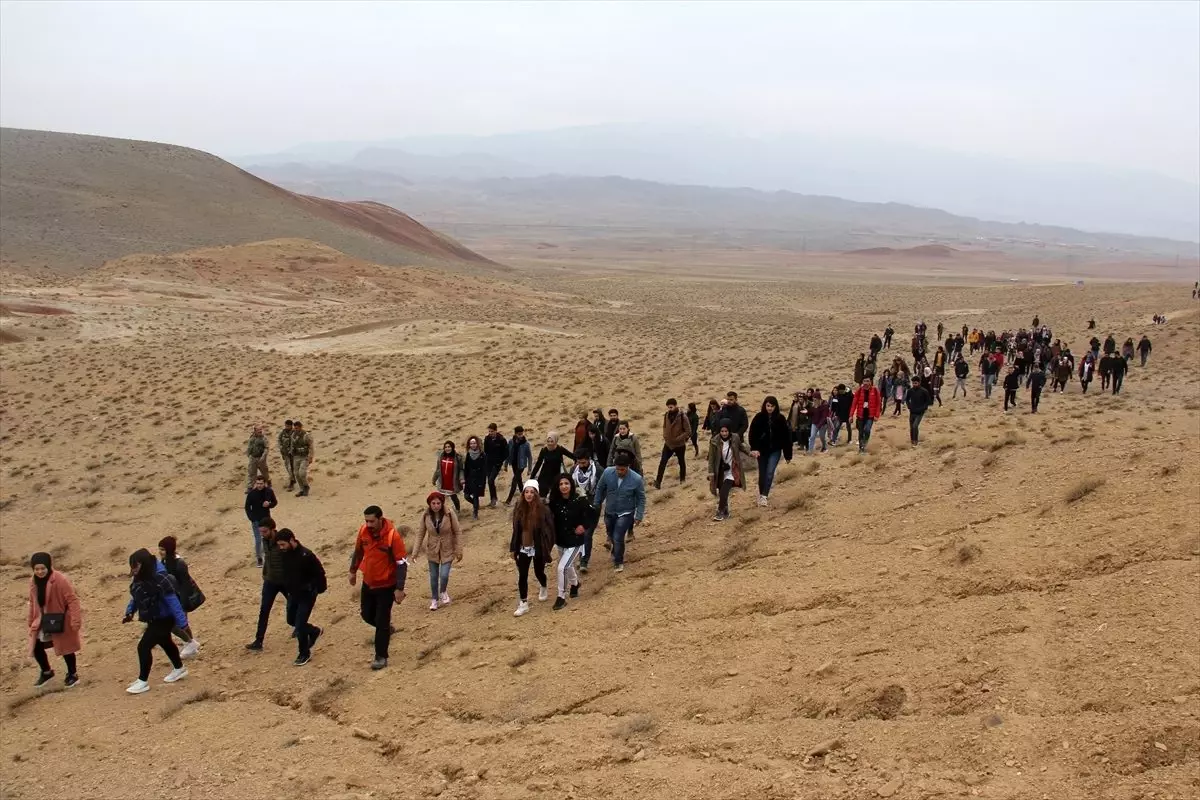 Öğretmenler Günü\'nü Kızıldağ\'ın zirvesinde kutladılar