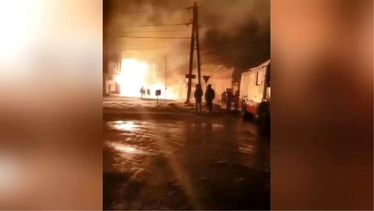 Petrol boru hattına çarpan otomobil yangın çıkardı