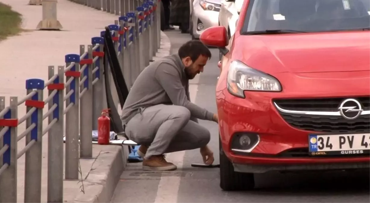 Su mazgalı yerinden çıktı, 15 araç yolda kaldı