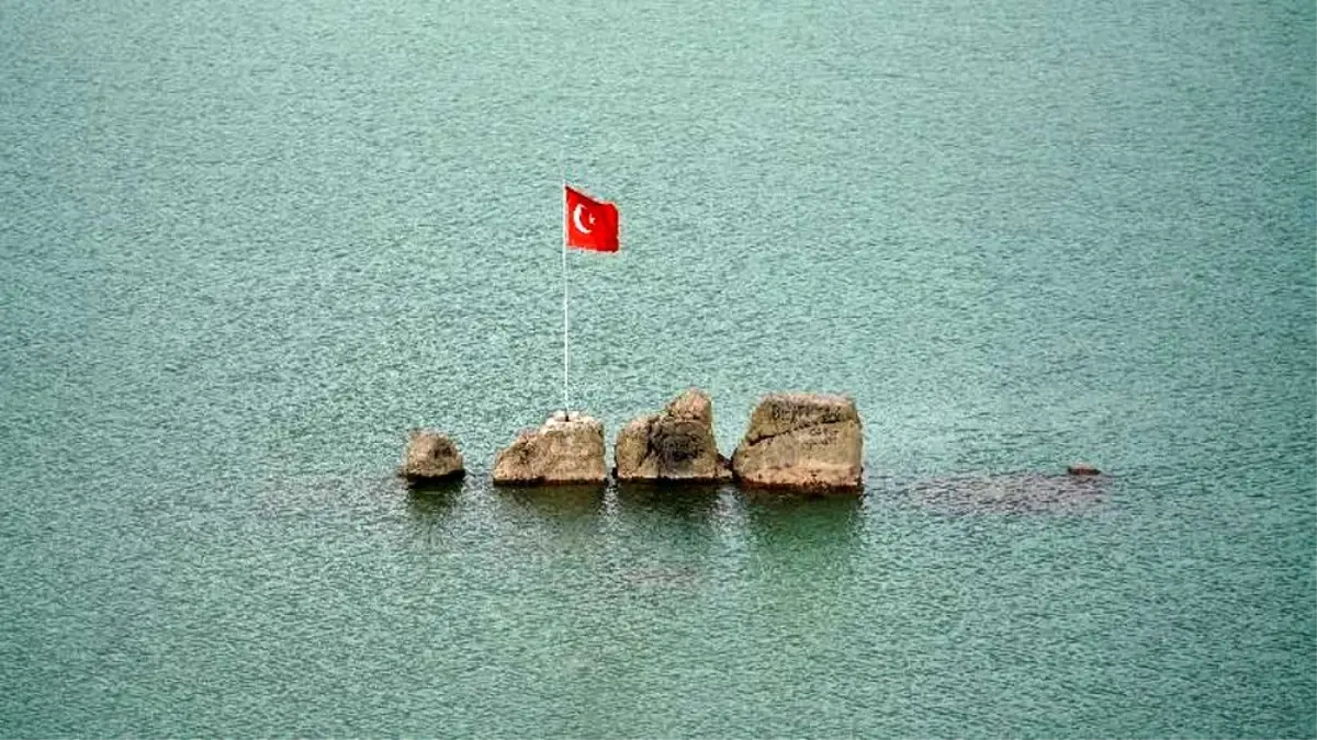 Sular çekilince tekne ile gittikleri yere yürüyerek gittiler