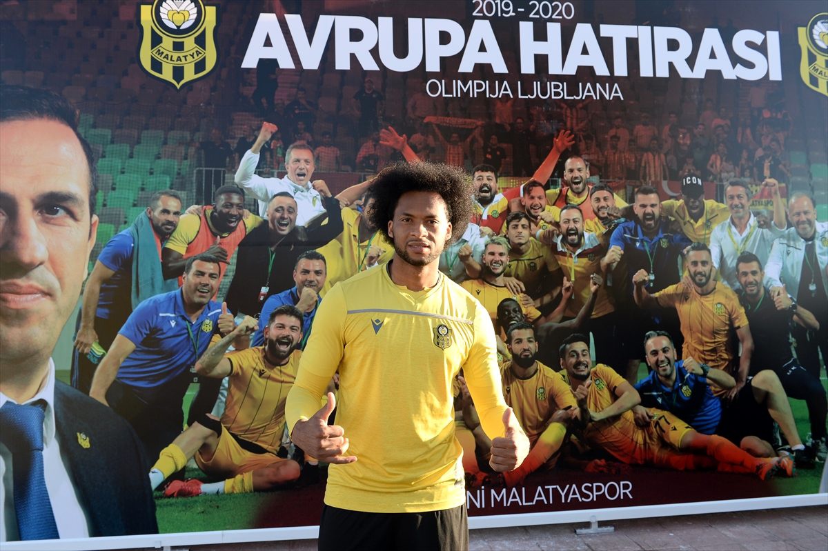 Yeni Malatyasporlu Arturo Mina: "Fenerbahçe maçını kazanıp zirveye yürümek istiyoruz"
