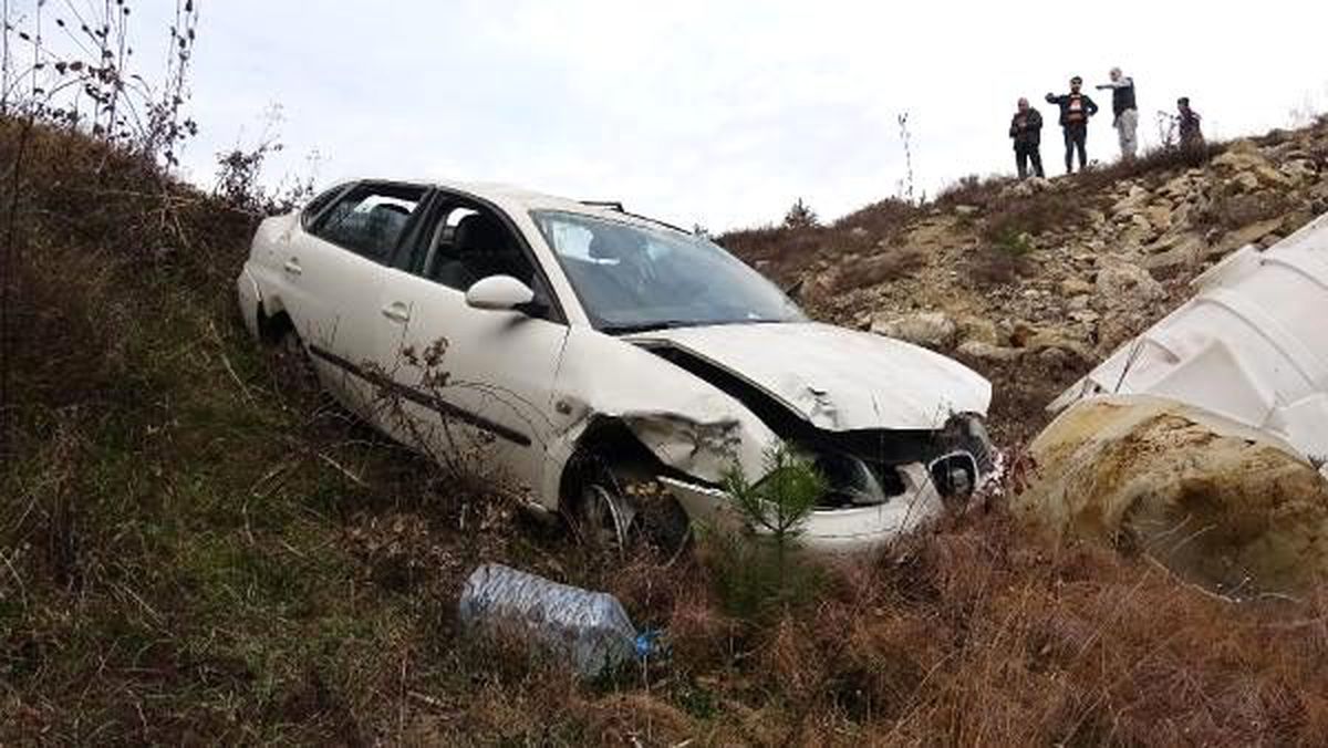 Akademisyenin otomobili şarampole devrildi: 2\'si çocuk 7 yaralı
