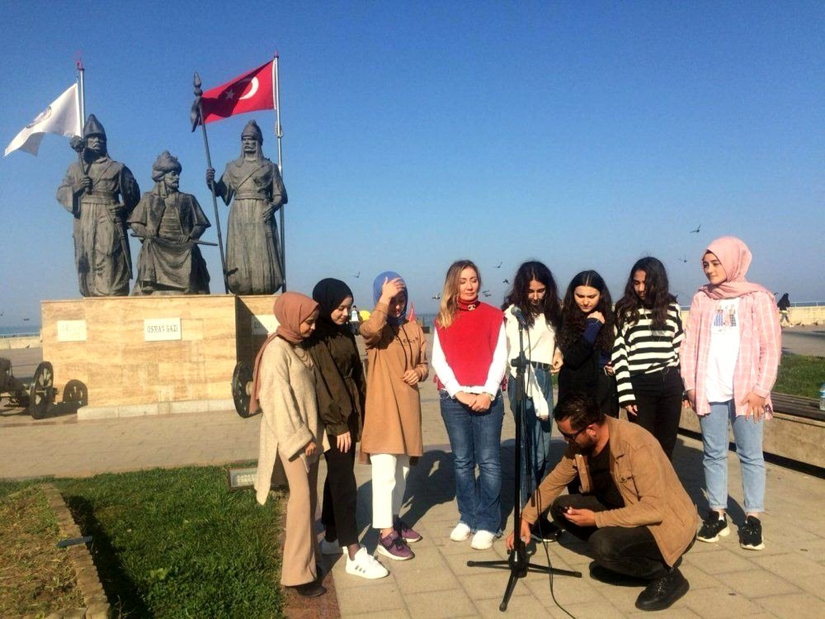 Akçakocalı öğrenciler öğretmenleri için söyledi