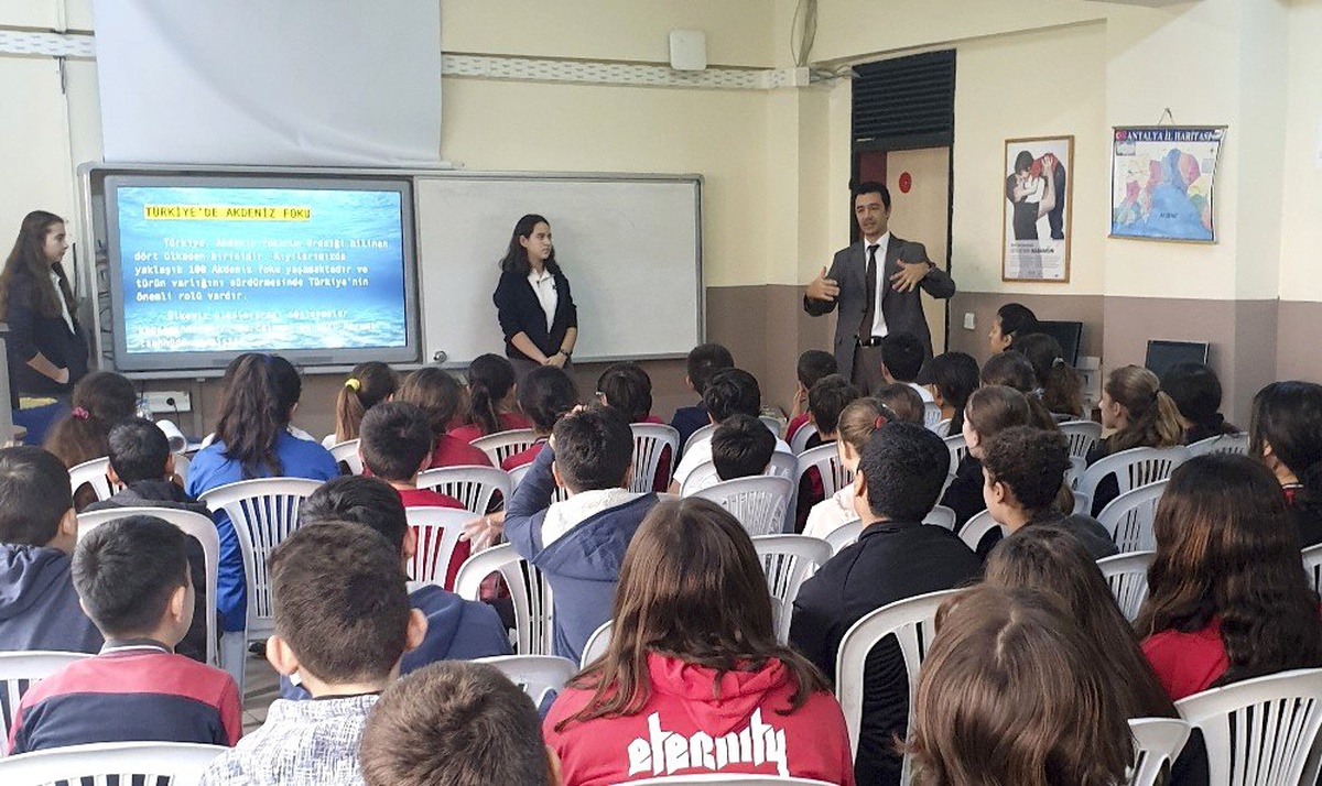Akdeniz foku okullarda anlatılıyor