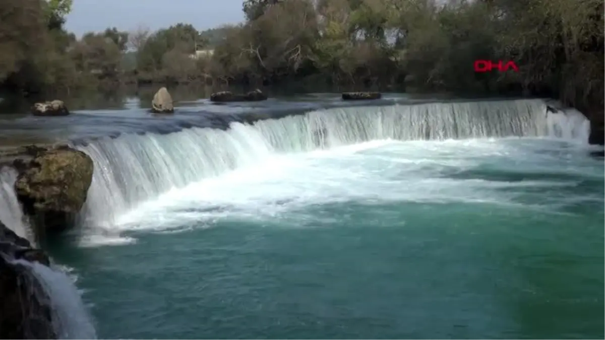 Antalya papağanlar, manavgat şelalesi\'nin maskotu oldu