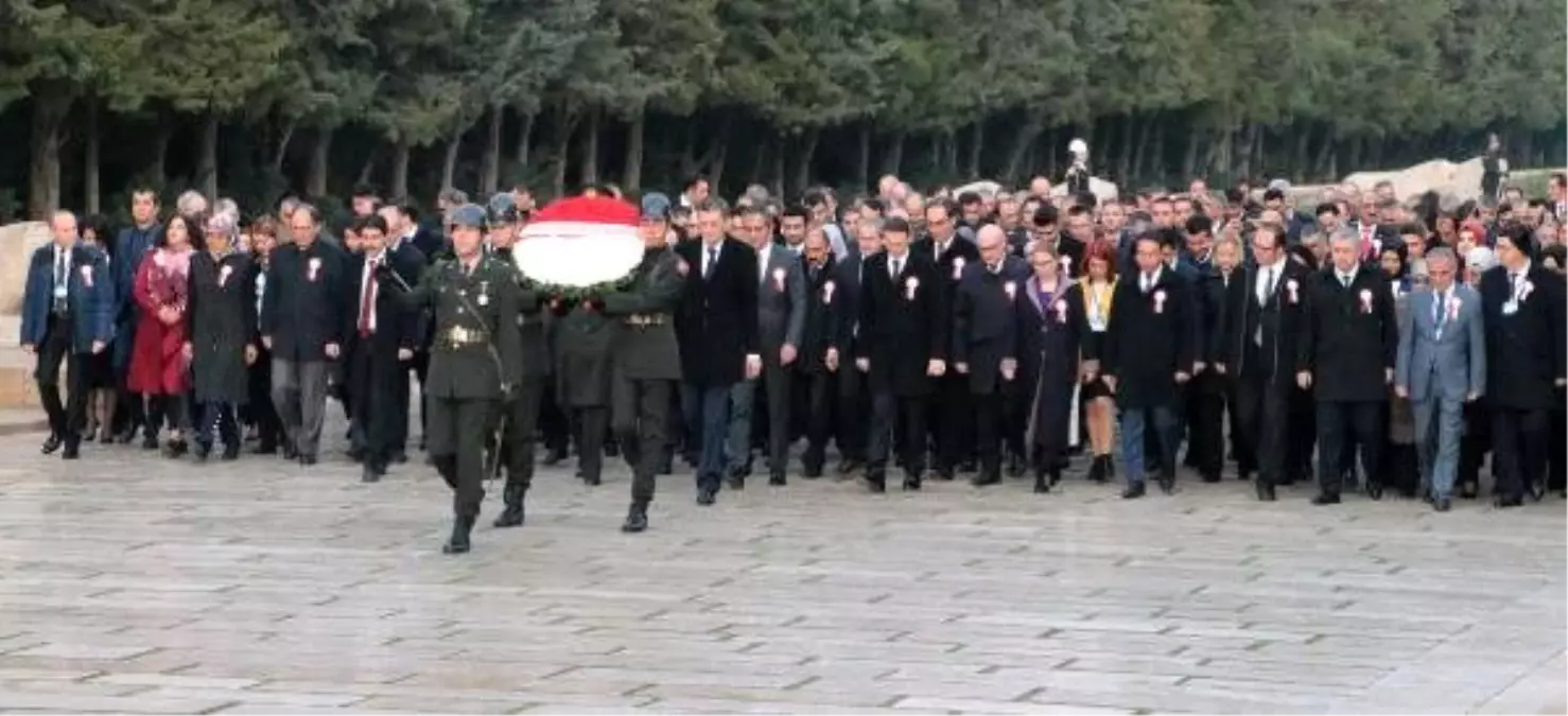 Bakan Selçuk, öğretmenlerle Anıtkabir\'i ziyaret etti