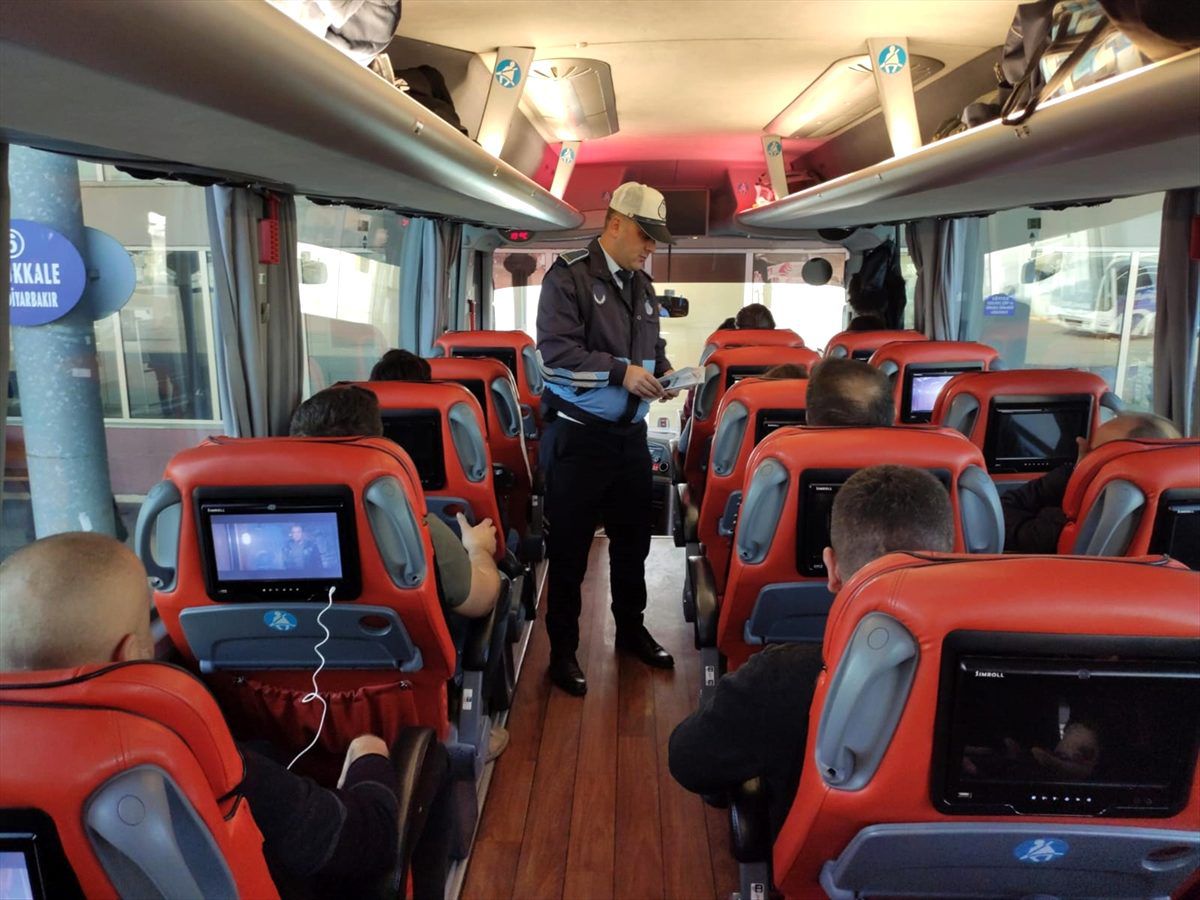 Balıkesir\'deki şehirler arası otobüs terminallerinde zabıta ekipleri yolcuları bilgilendirdi