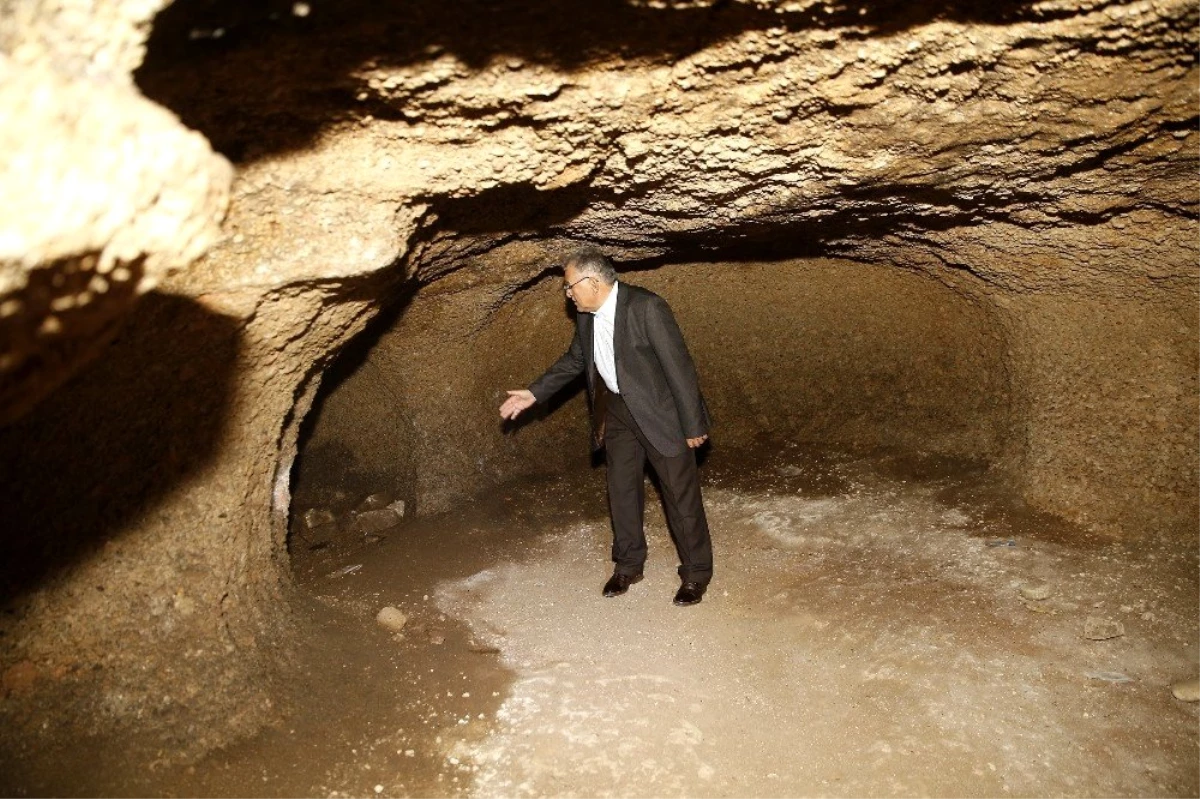 Başkan Büyükkılıç, Büyük Bürüngüz\'de bulunan Türkiye\'nin en büyük yeraltı şehrini ziyaret etti