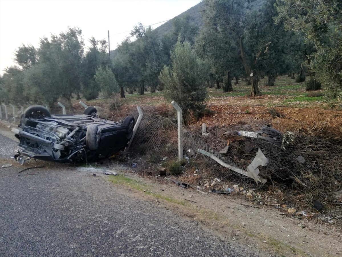 Bursa\'da otomobil devrildi: 3 yaralı