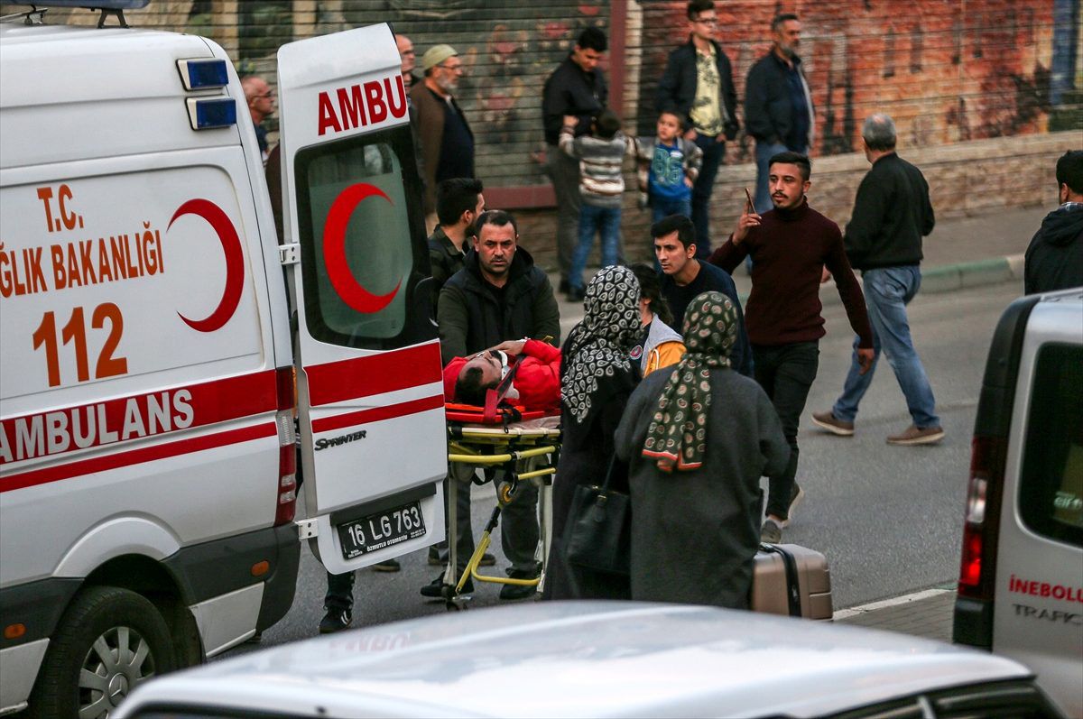 Bursa\'da otomobil köprüden düştü: 4 yaralı