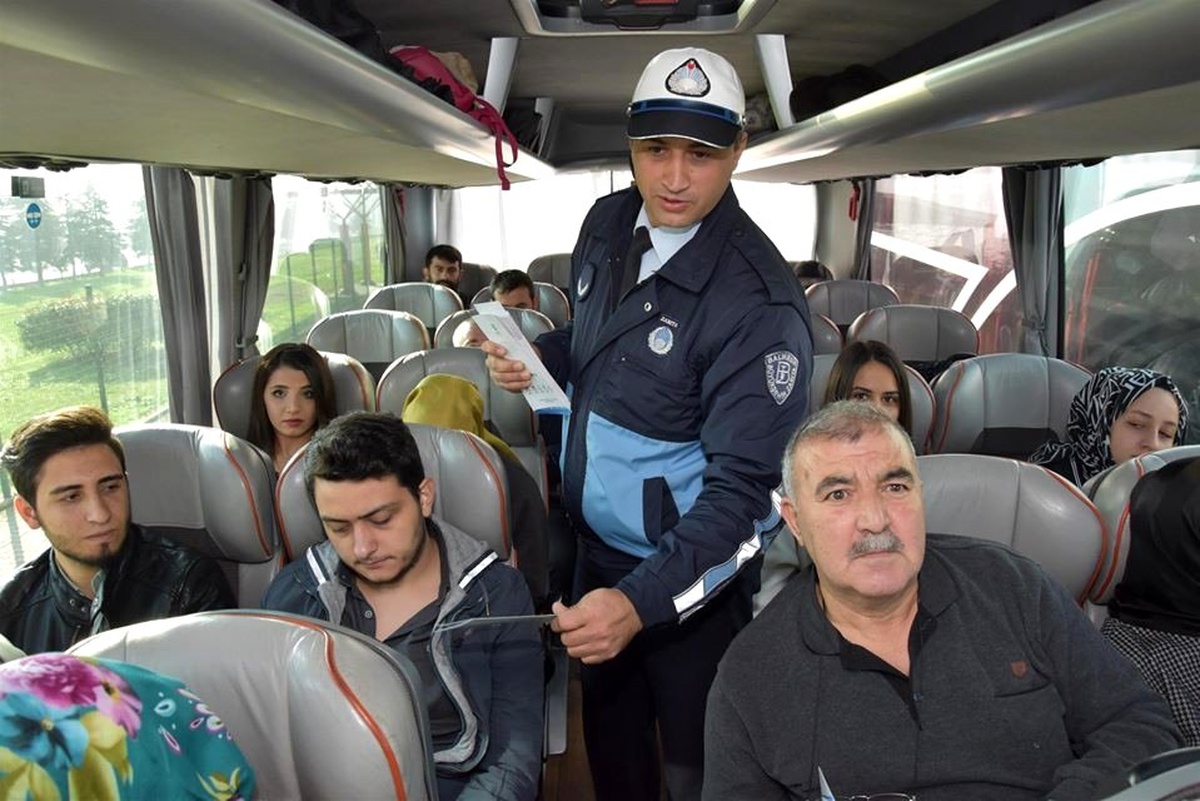 Büyükşehir yolcuları bilgilendirdi