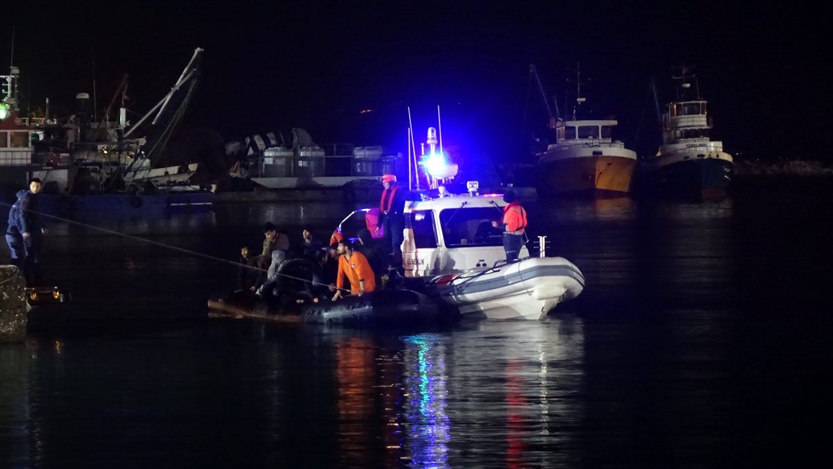 Çanakkale\'de lastik botlarda 146 düzensiz göçmen yakalandı