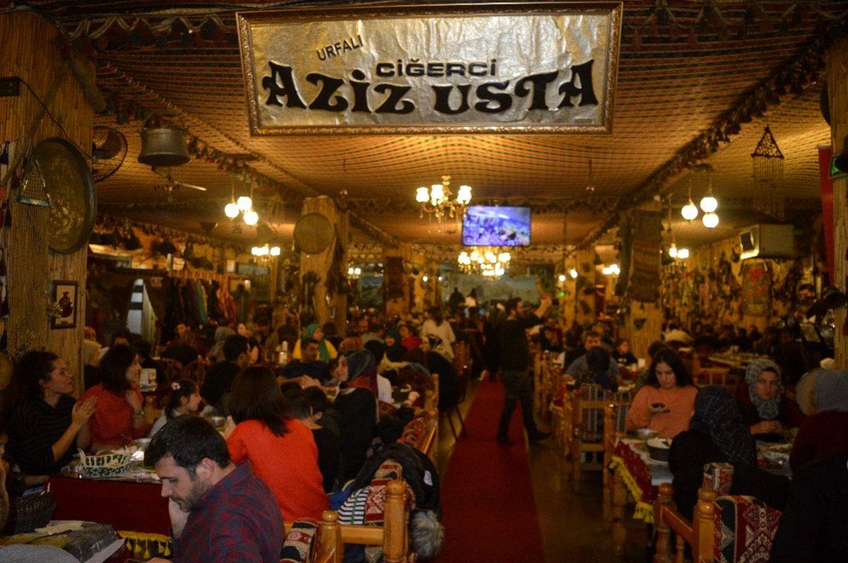 Ciğerci Aziz Usta\'da öğretmenlere özel sıra gecesi