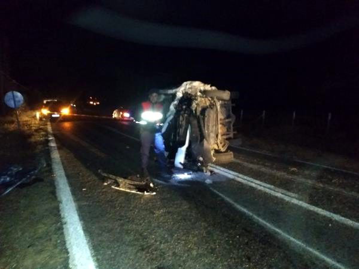 Çorum\'da minibüs ile hafif ticari araç çarpıştı: 4 ölü, 4 yaralı- Yeniden