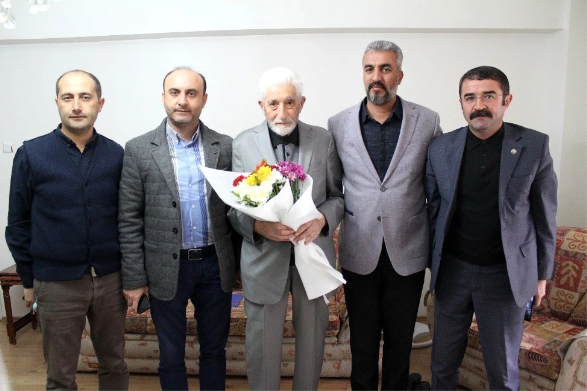Elazığ\'da 86 yaşındaki emekli öğretmen unutulmadı