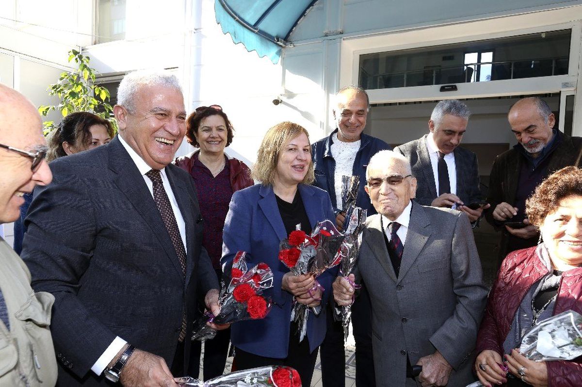 Emektar ve görevi başındaki öğretmenler bir araya geldi