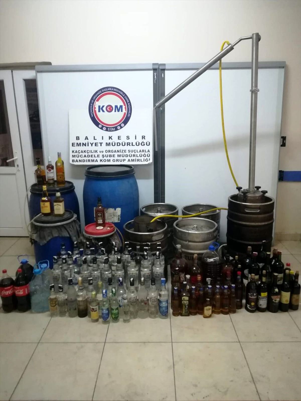 Erdek\'te kaçak içki operasyonu