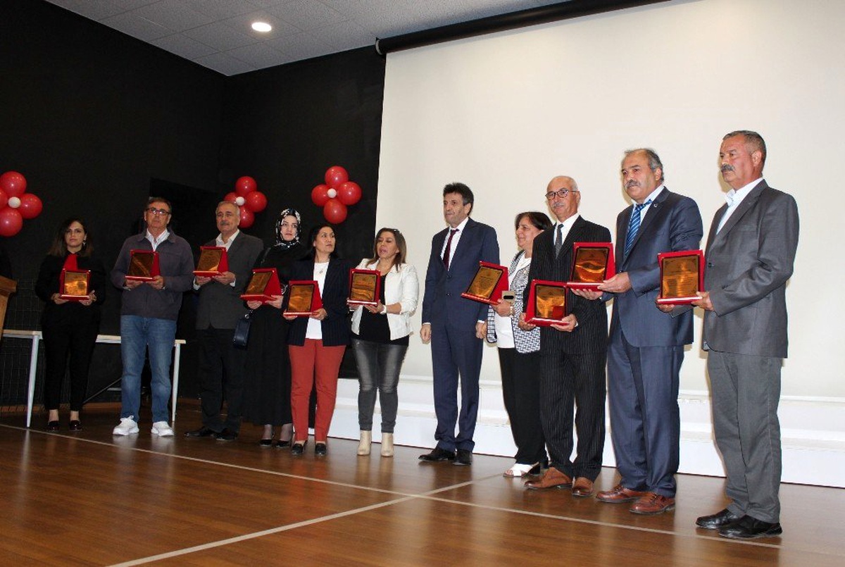Erdemli\'de Öğretmenler Günü kutlandı