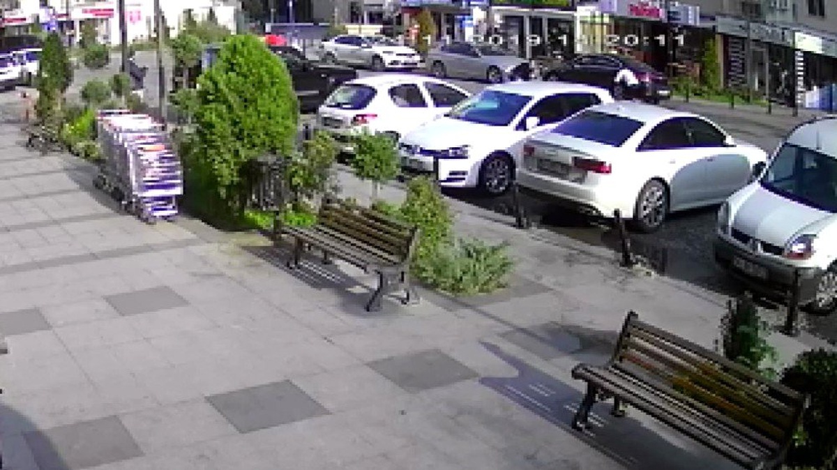 Esenyurt\'ta iki grup arasında çıkan silahlı çatışma kamerada