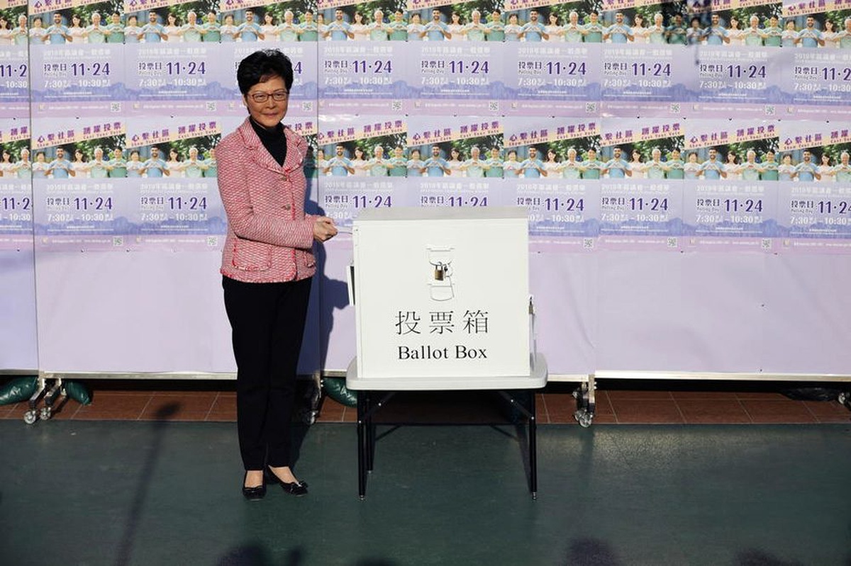 Hong Kong\'daki yerel seçimlere rekor katılım