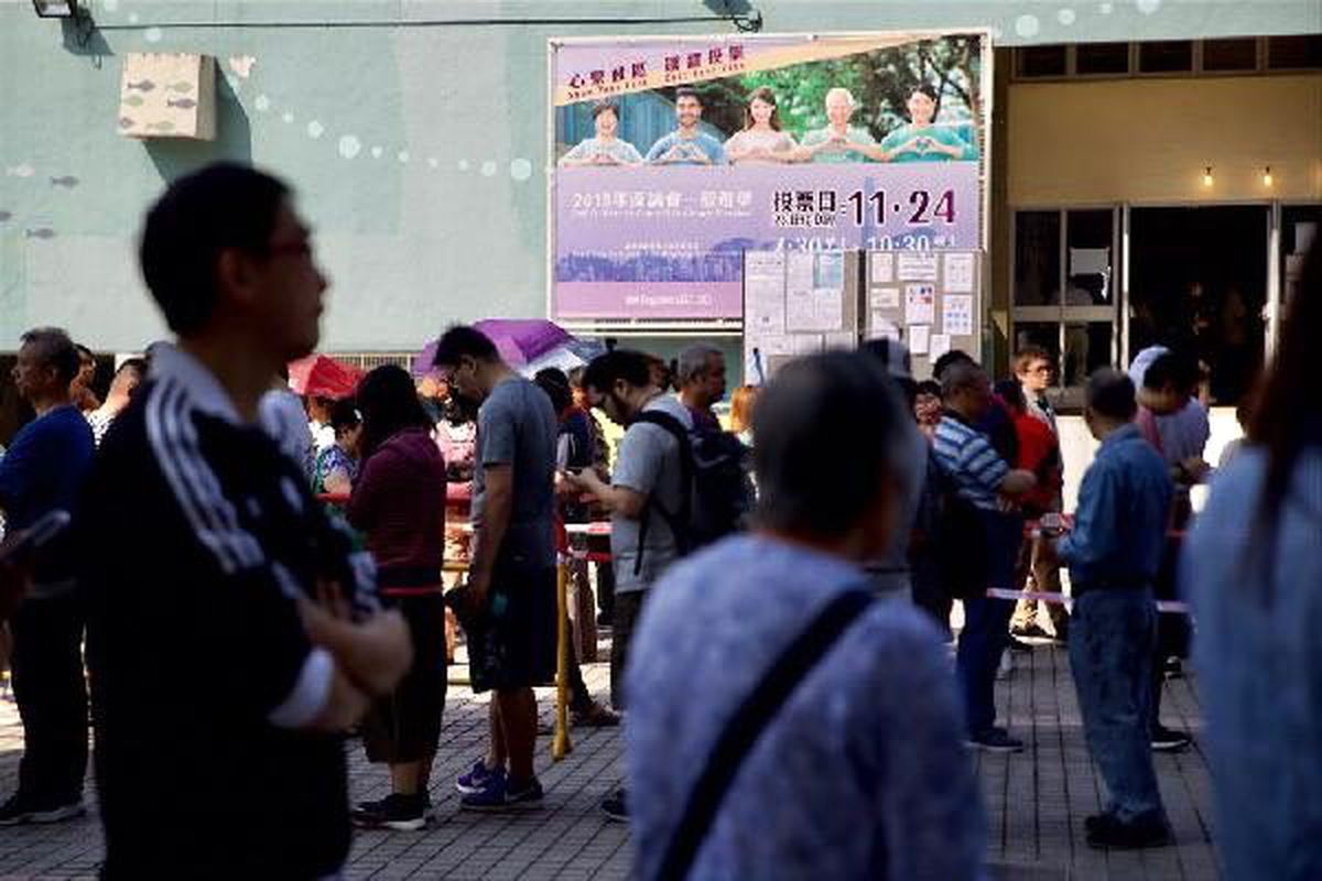 Hong Kong, yerel seçimler için sandık başında