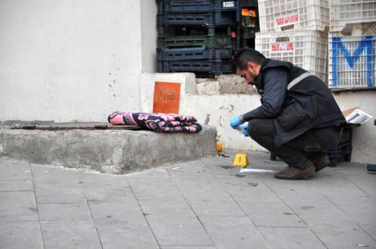 Husumetlisini pazar yerinde bacağından vurdu