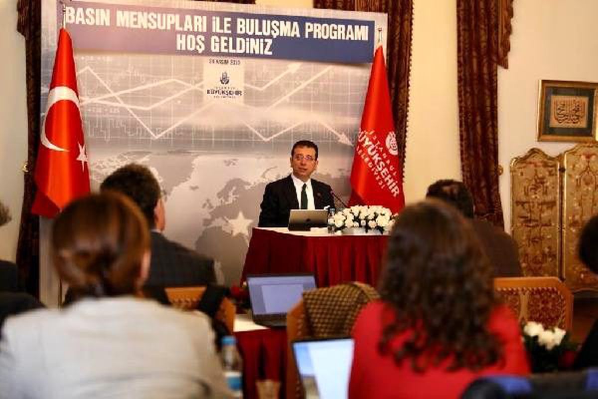 İmamoğlu, gazetecilerle bir araya geldi