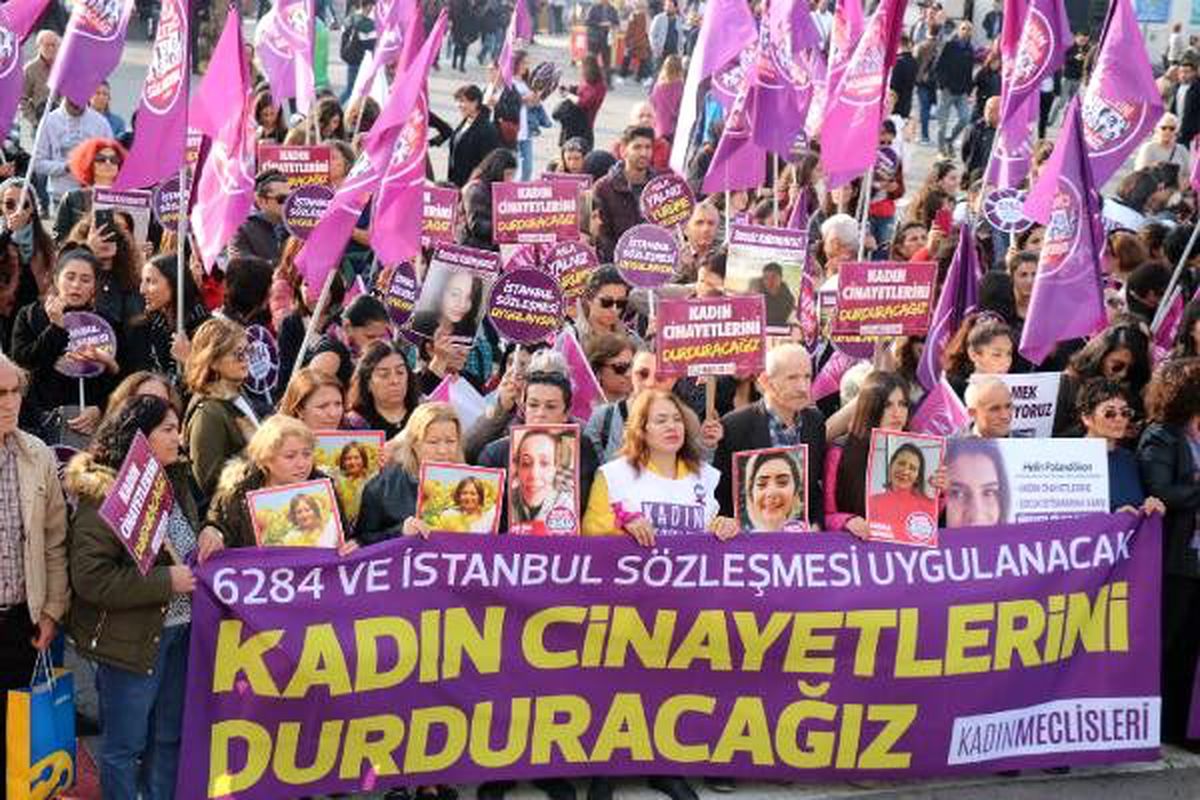 Kadıköy\'de kadın cinayetlerini protesto ettiler