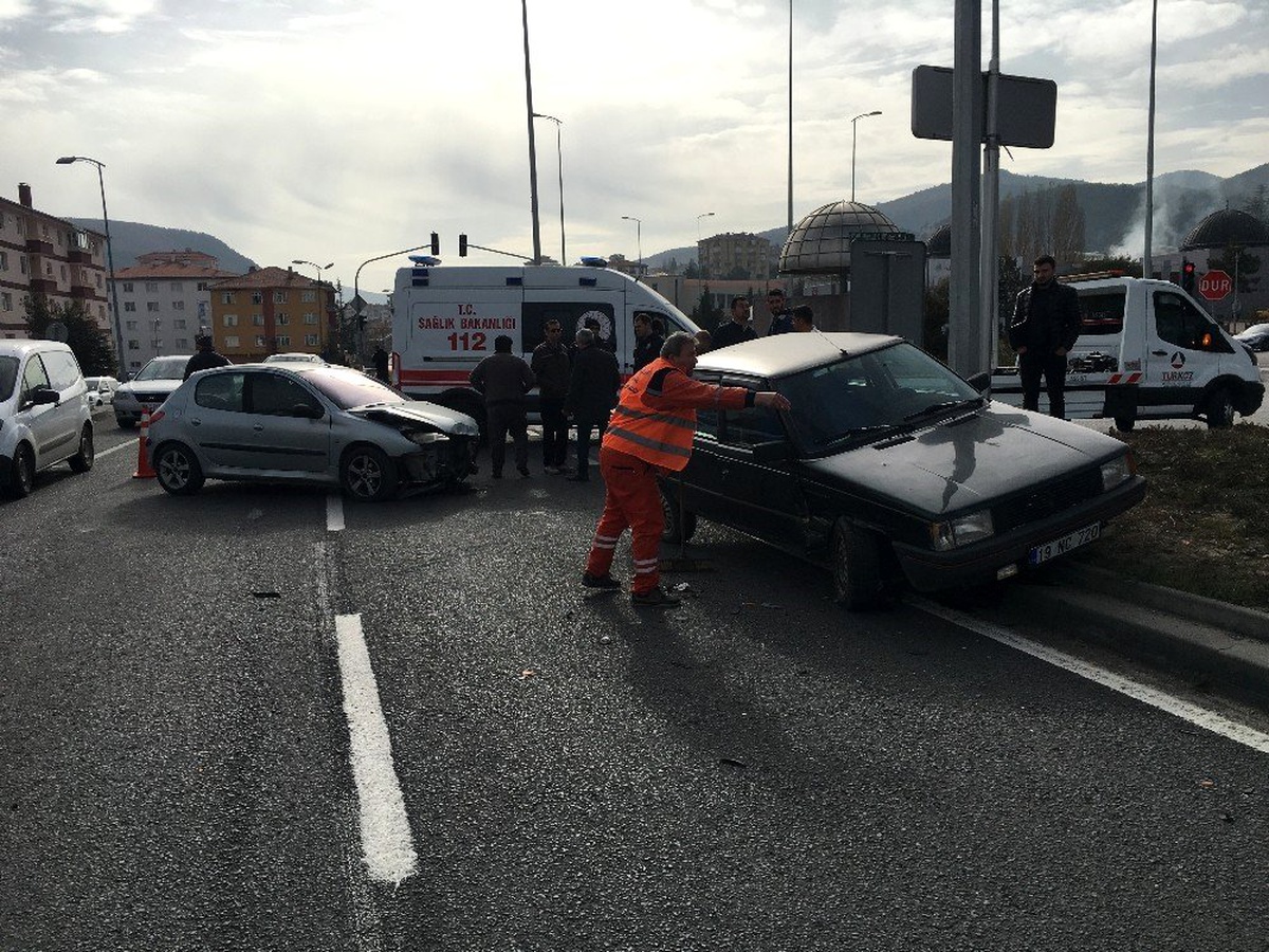 Kızılcahamam ilçesi hastane kavşağında trafik kazası meydana geldi
