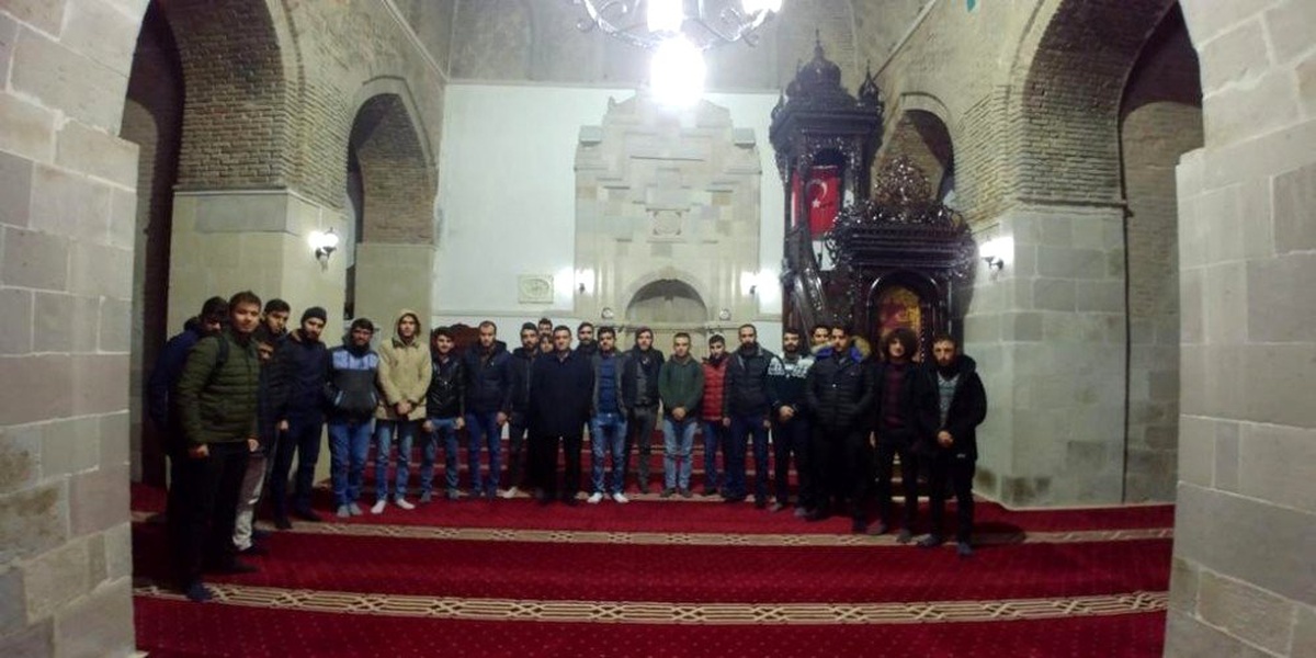 Öğrenciler sabah namazında buluştu