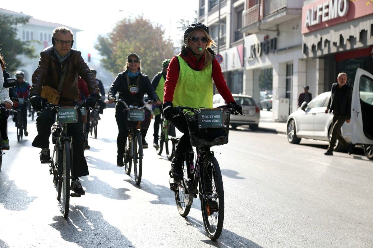 Öğretmenler için pedal çevirdiler