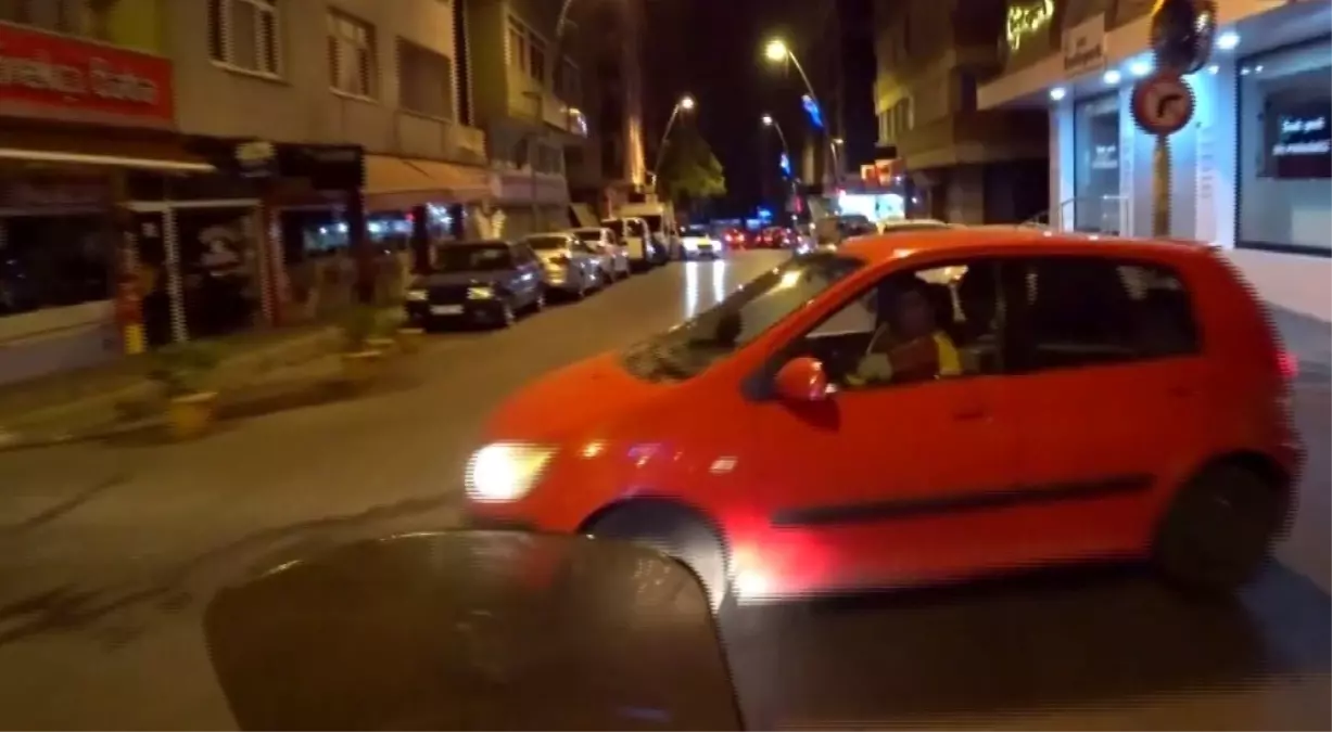 (Özel) Motosikletlilerin ölümden kıl payı kurtulduğu anlar kamerada