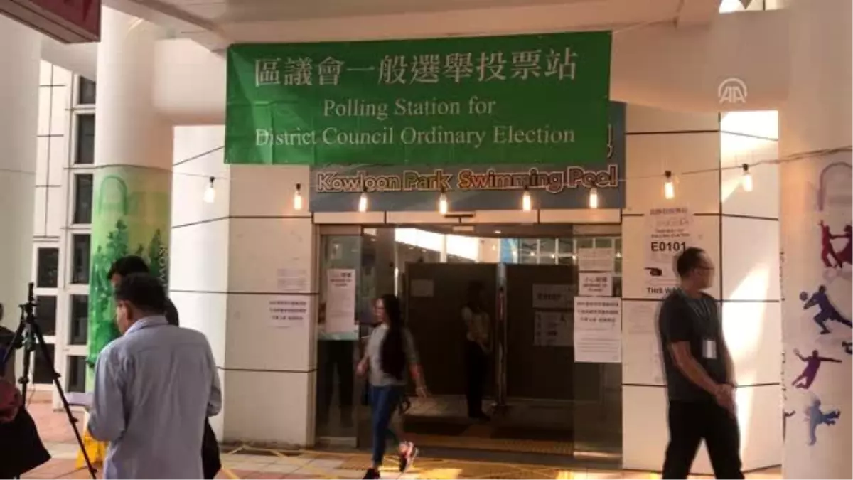 Protestoların dinmediği Hong Kong\'da halk yerel seçim için sandık başında - HONG