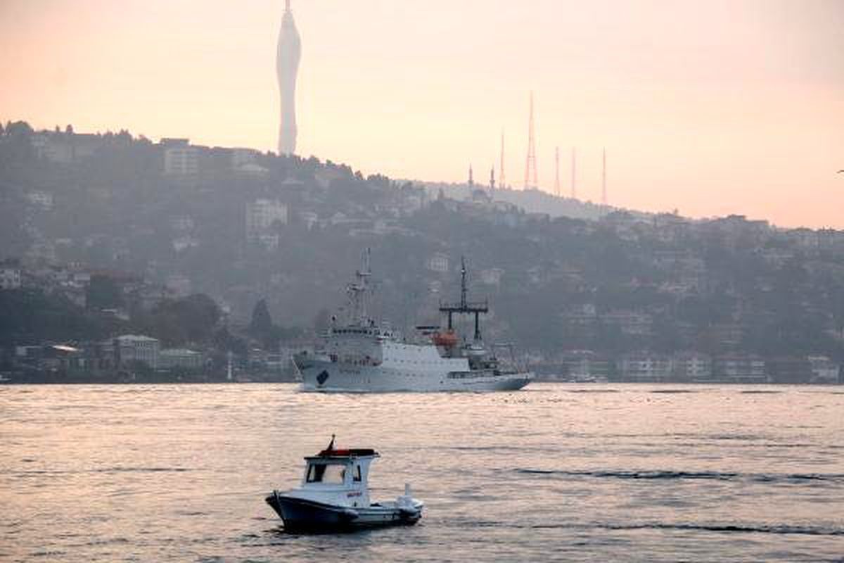 Rus istihbarat ve araştırma gemisi Boğaz\'dan geçti