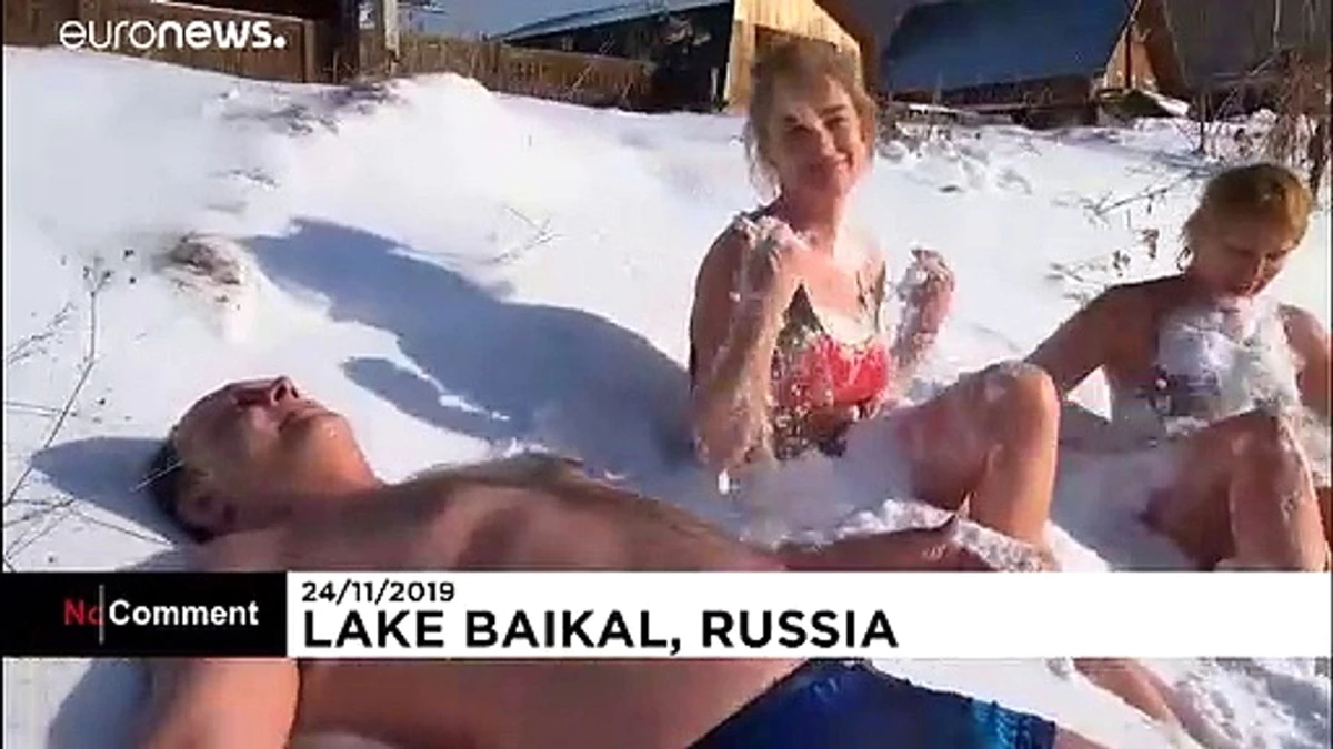 Rus \'kış yüzücüleri\' eksi 4 derecede Baykal Gölü\'nde kulaç attı