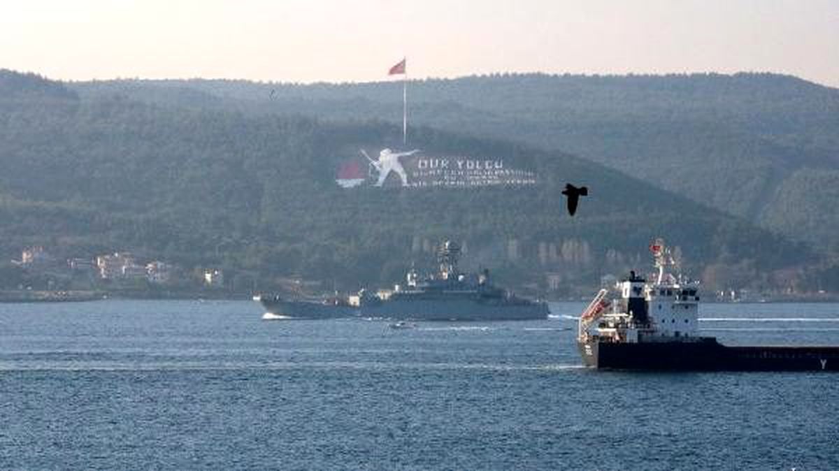 Rus savaş gemisi \'Azov\' Akdeniz\'e iniyor