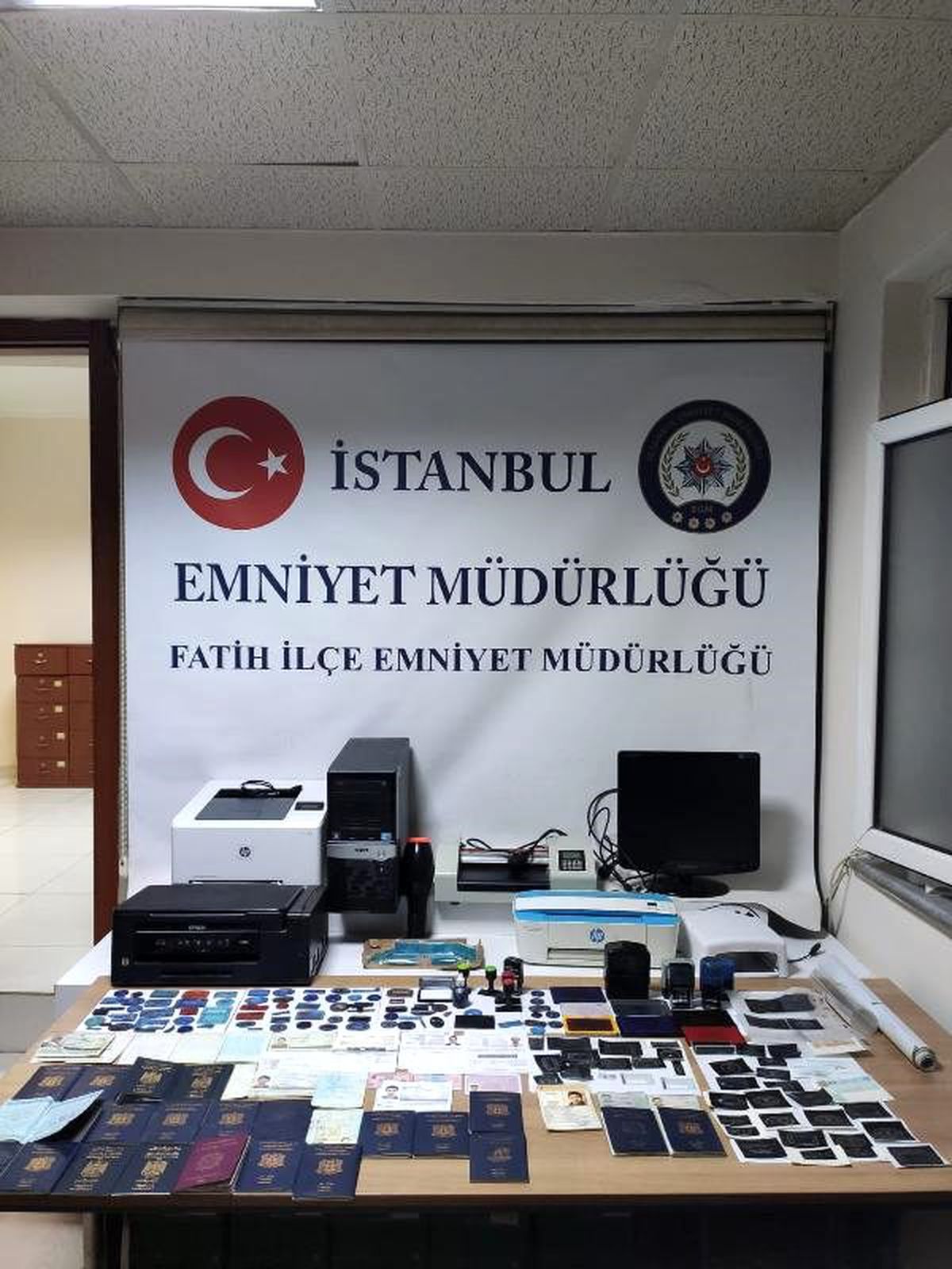 Sahte evrak düzenleyen 2 Suriyeli yakalandı
