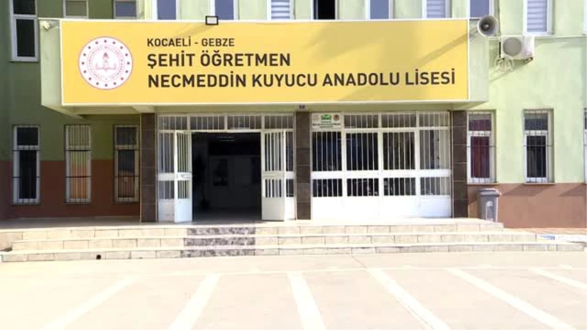 Şehit öğretmen Necmeddin Kuyucu adına yaptırılan kütüphane açıldı