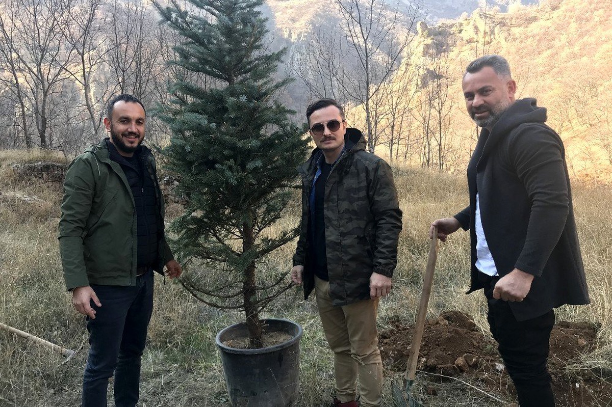 Şehit öğretmen Necmettin Yılmaz\'ın şehit edildiği yere fidan dikildi