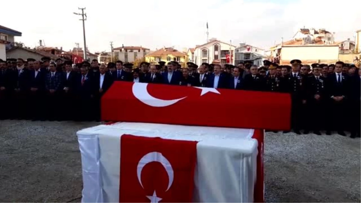 Şehit Uzman Onbaşı Mustafa Akkaya son yolcuğuna uğurlandı (1)