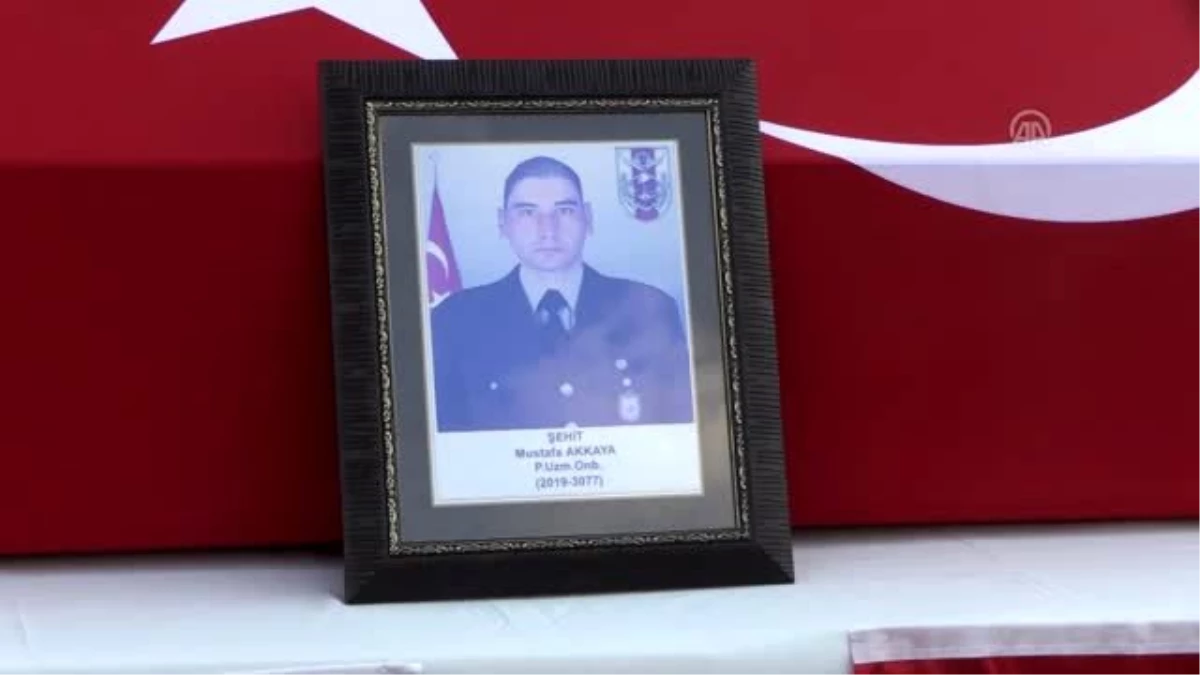 Şehit Uzman Onbaşı Mustafa Akkaya son yolcuğuna uğurlandı (2)